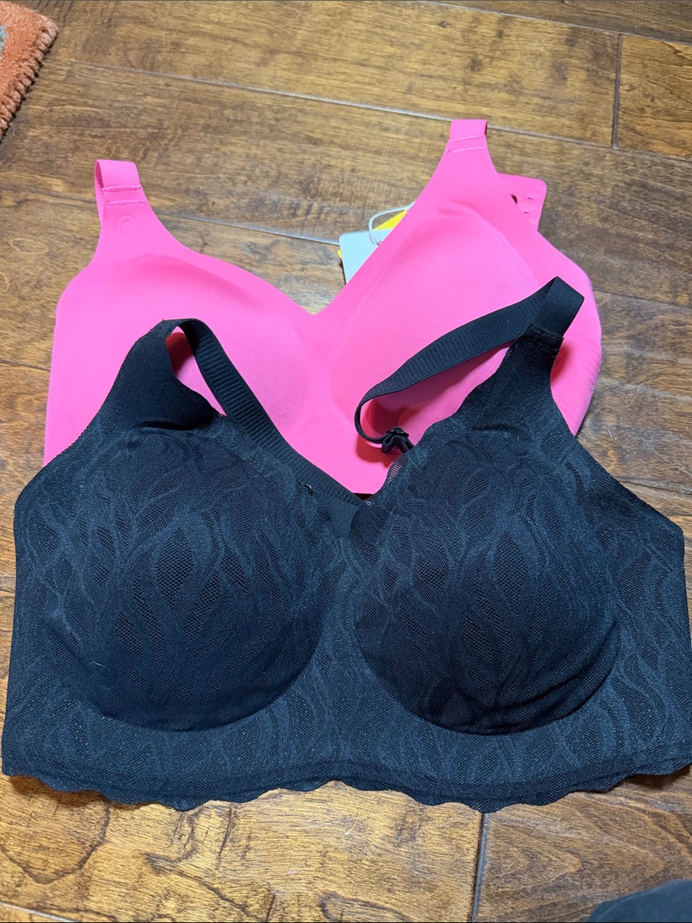 Comfelie Bundle, Seamless Molded Cup Wireless Bras, Hot Pink and Black, size S